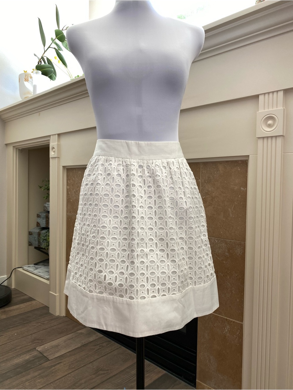 NWT LOFT Womens' Creamy White Eyelet Skirt - Size 8